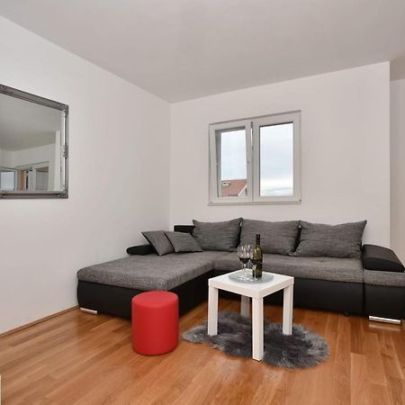 Apartment Anna A2+2 Макарська Екстер'єр фото