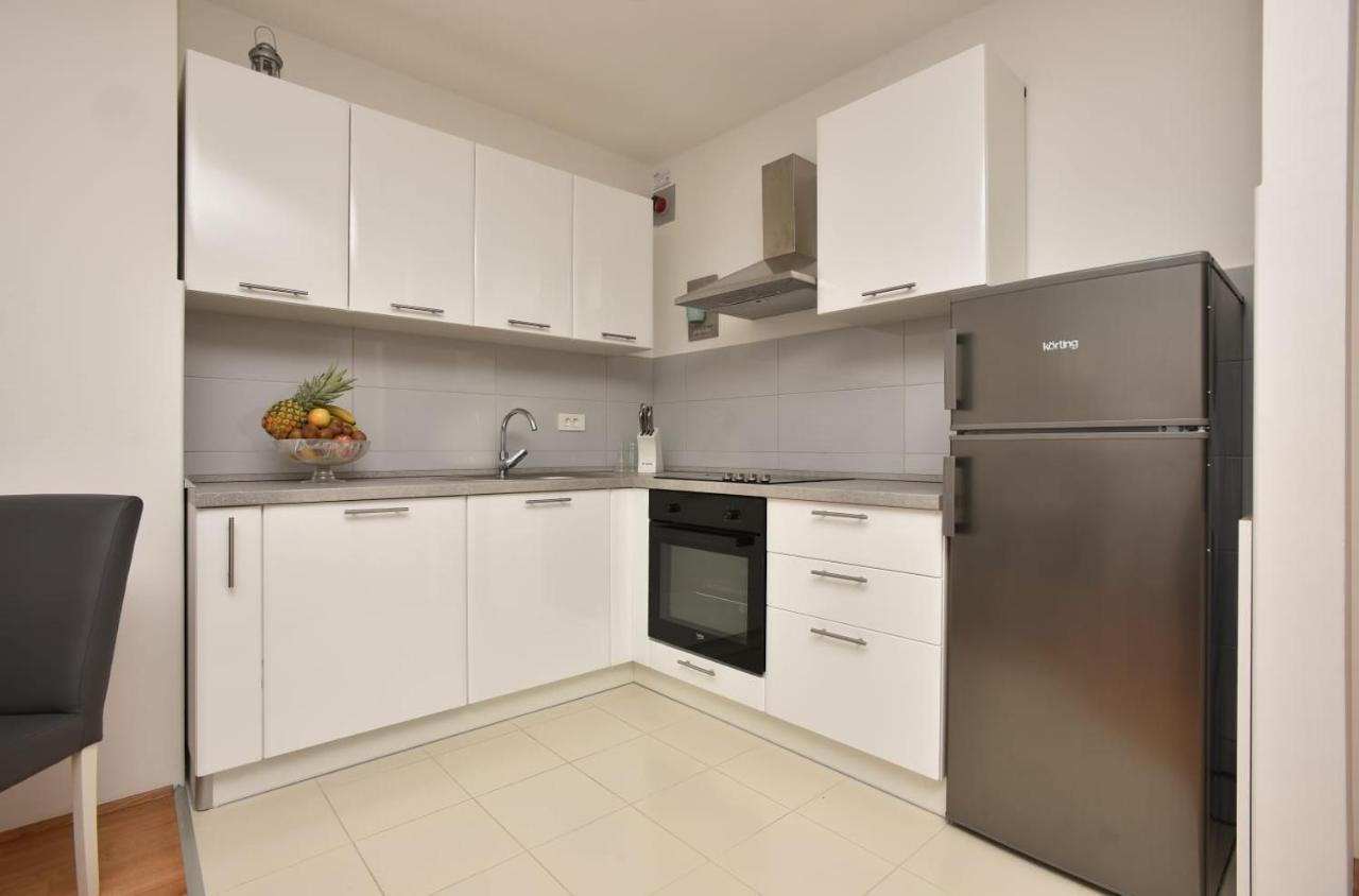 Apartment Anna A2+2 Макарська Екстер'єр фото