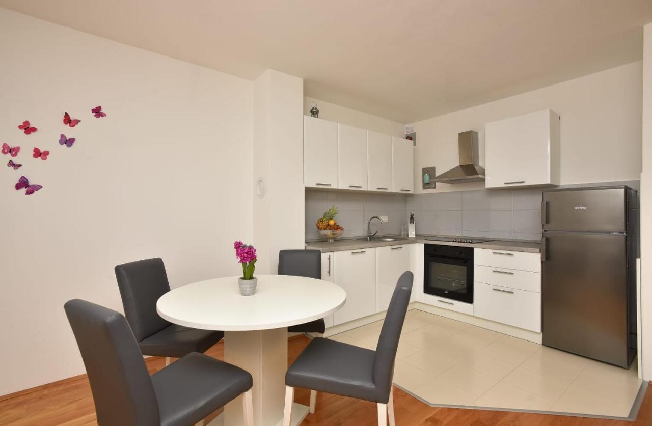 Apartment Anna A2+2 Макарська Екстер'єр фото