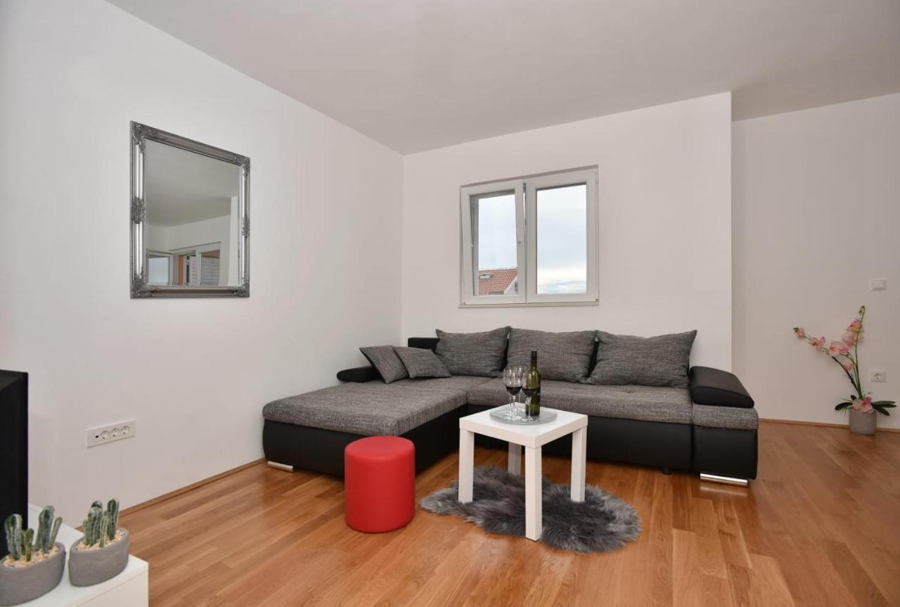 Apartment Anna A2+2 Макарська Екстер'єр фото