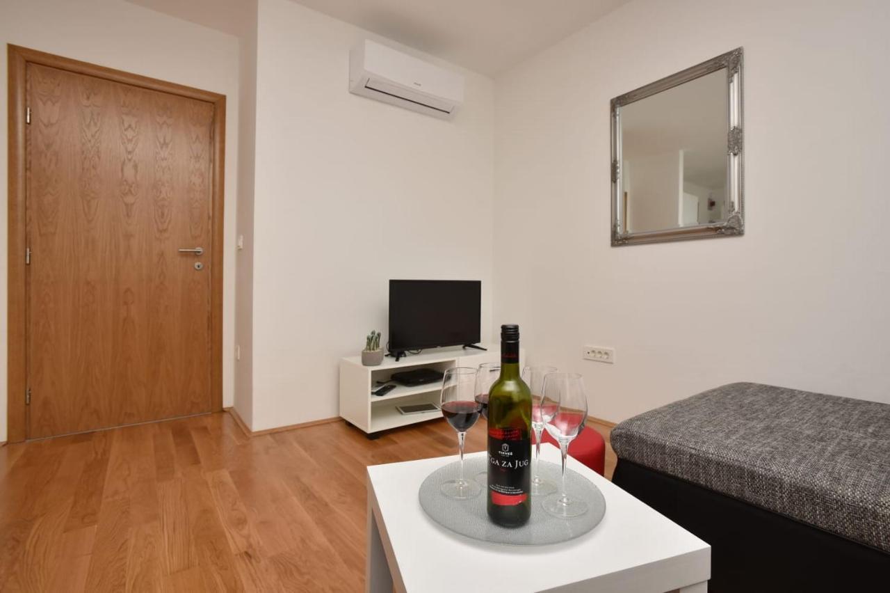 Apartment Anna A2+2 Макарська Екстер'єр фото